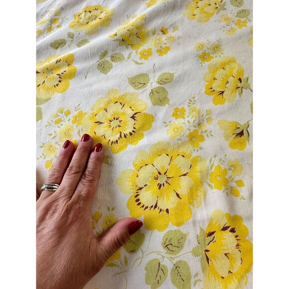 Vintage 1970s flat/top sheet, floral yellow pastel bedsheet, twin size bed - Picture 4 of 10